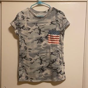 🆕 Camo with flag pocket t-shirt